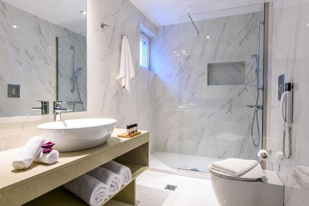 Готель Gold Apartments 3*