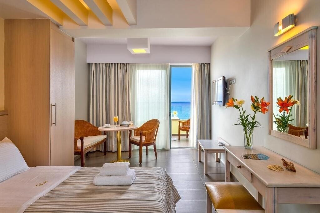 Фото Palm Beach Hotel Apartments 3*
