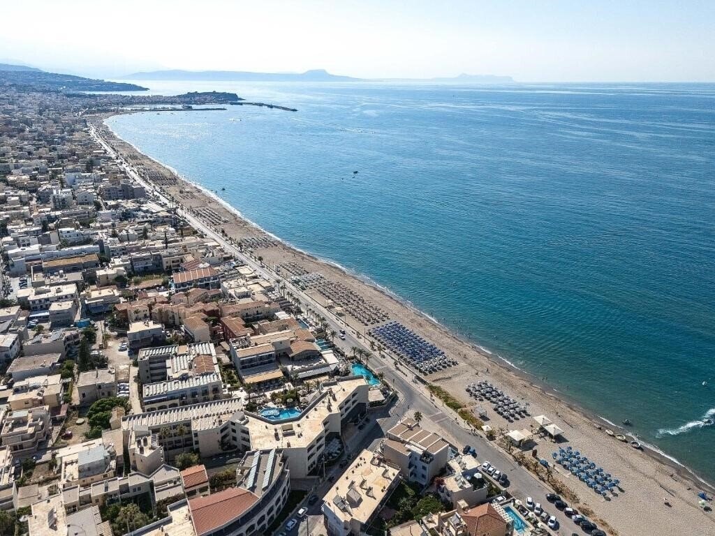 Отель Pearl Seabreeze Suites 3*