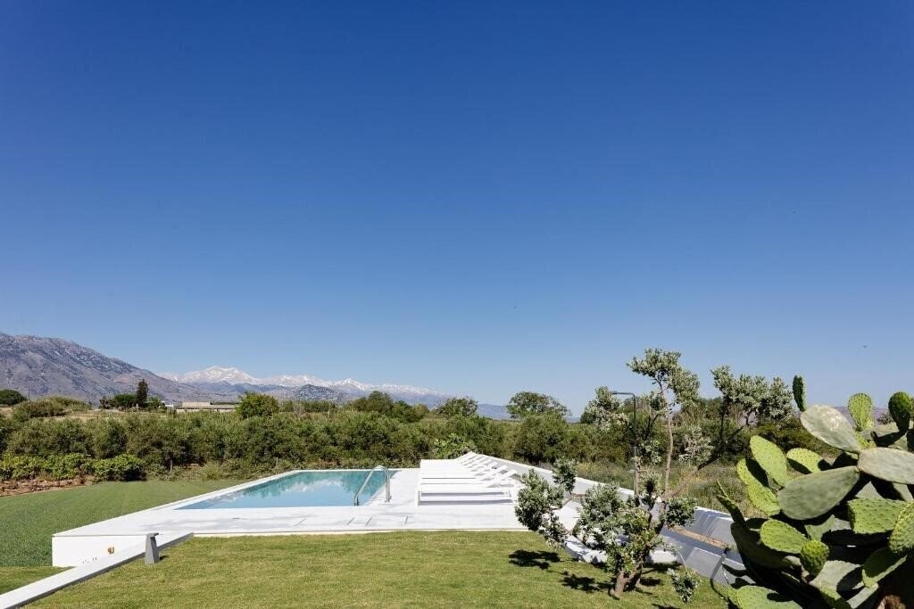 Фото To Mikro Livadi Restaurant & Apartments 3*