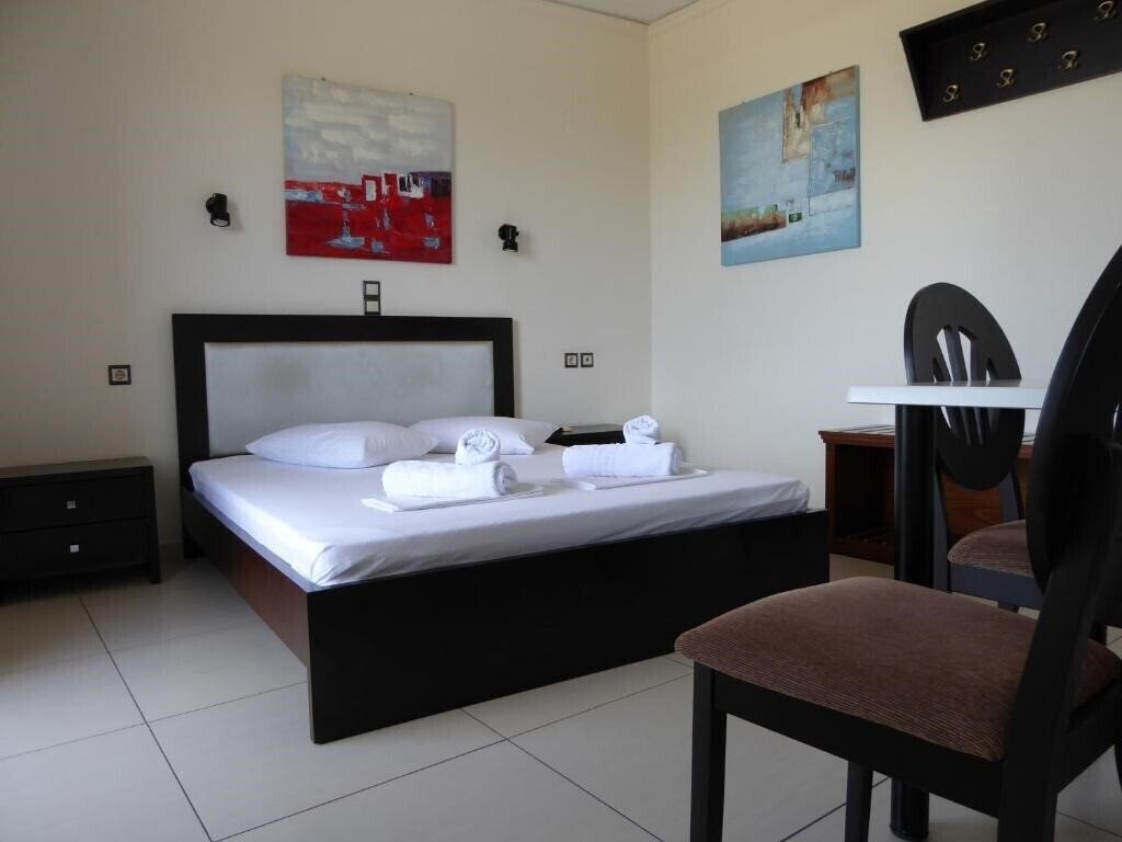 Отель The Sea-View Apartments 3*