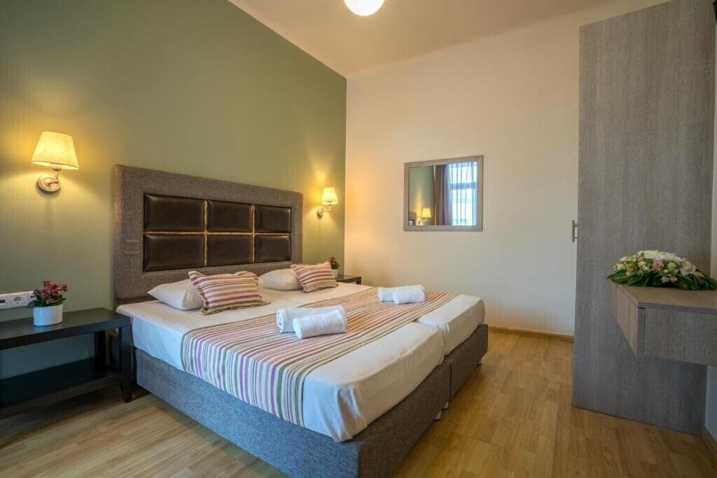 Фото Alianthos Beach Hotel 3*