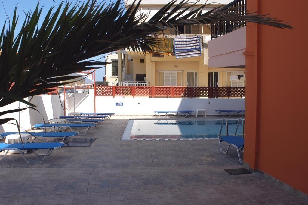 Фото Daisy Hotel Apartments 2*