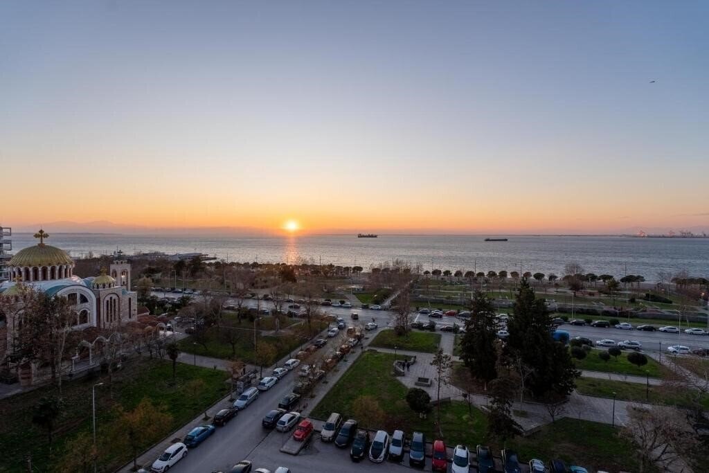 Готель Queen Olga Hotel 3*