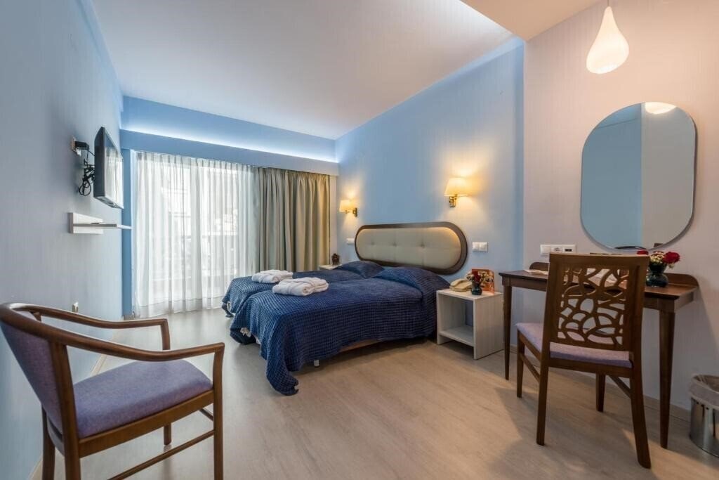 Фото Queen Olga Hotel 3*