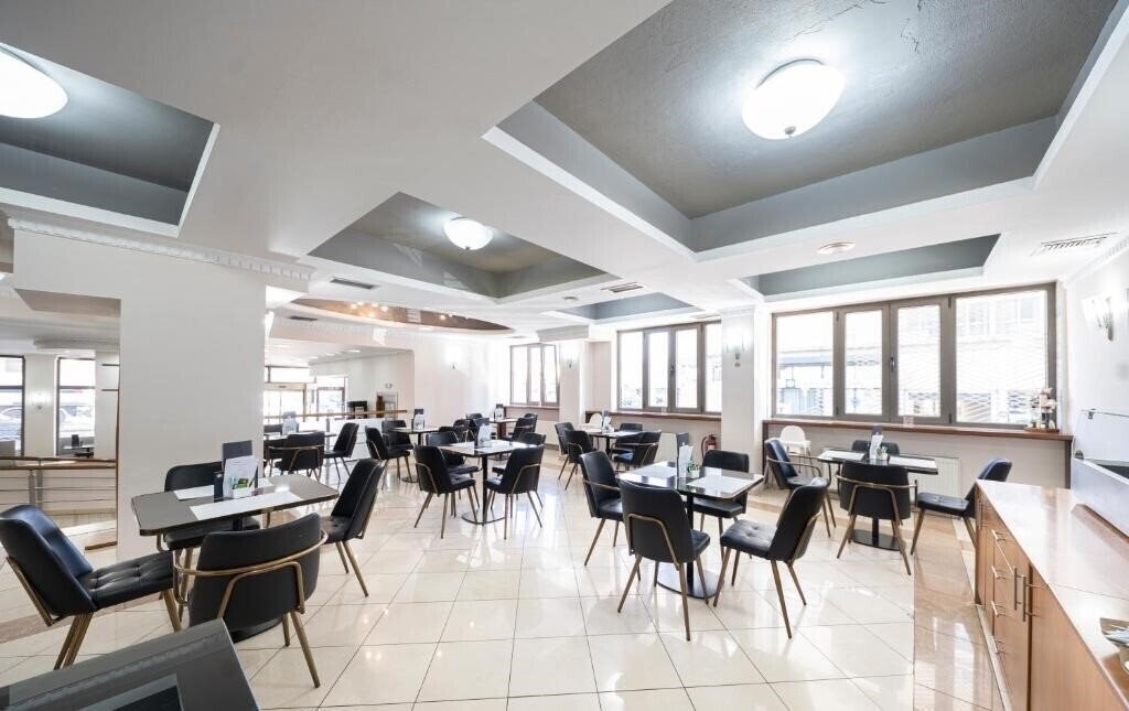 Готель Rotonda Hotel 2*
