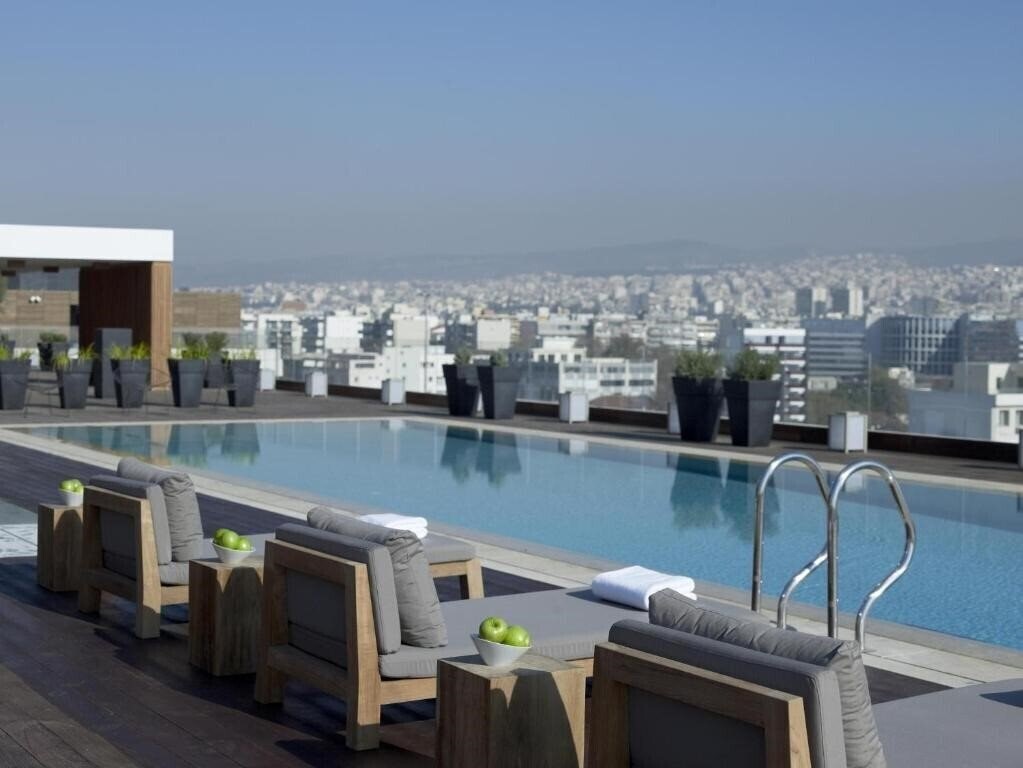 Готель The Met Hotel 5*