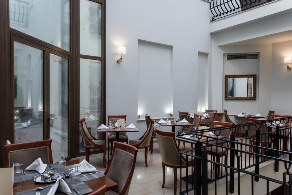 Фото The Bristol Hotel 5*
