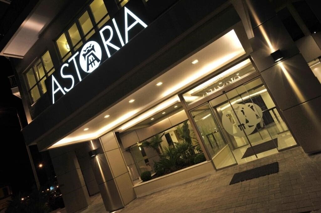 Готель Astoria Hotel 3*