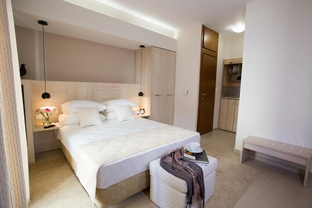 Отель Polis Luxury Apartments & Studios 4*
