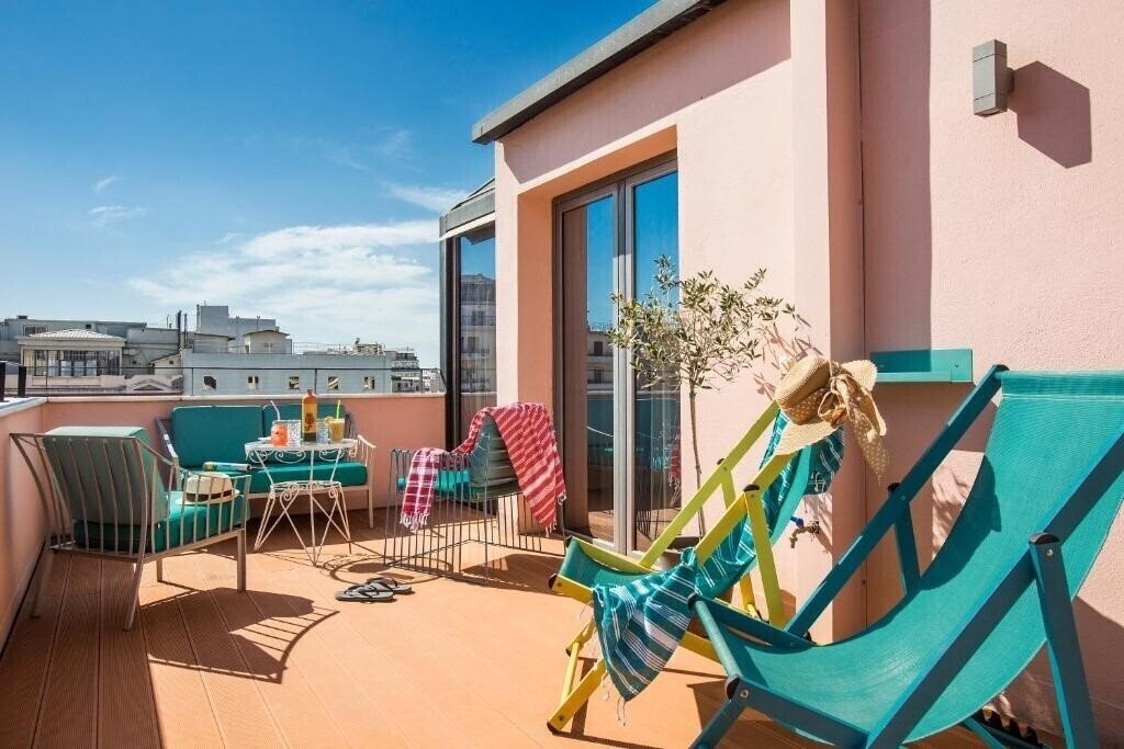 Отель The Caravan 1*