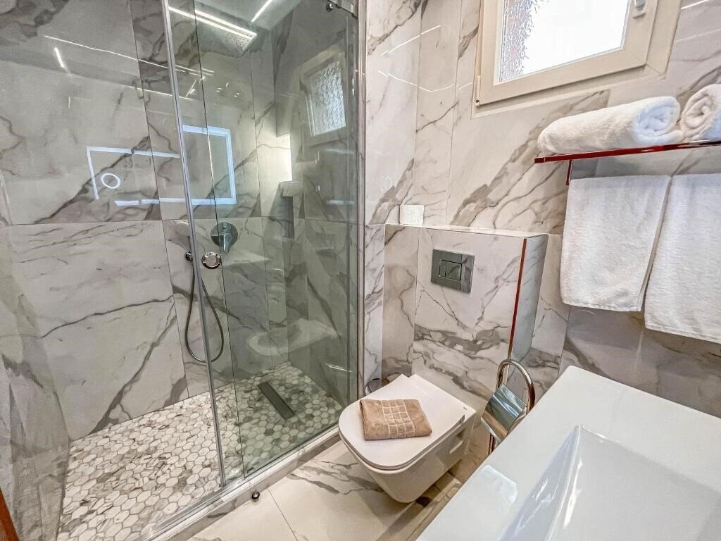 Фотография Ambassador Hotel 3*
