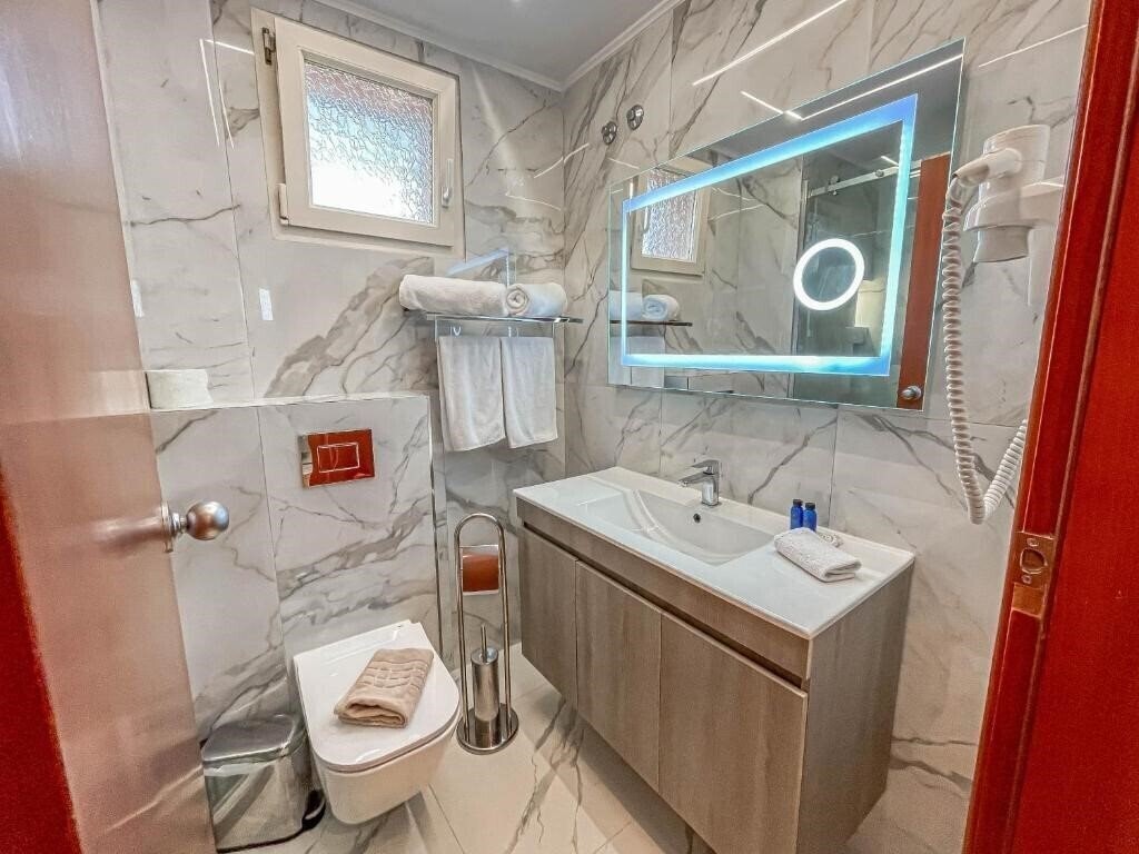 Изображение Ambassador Hotel 3*