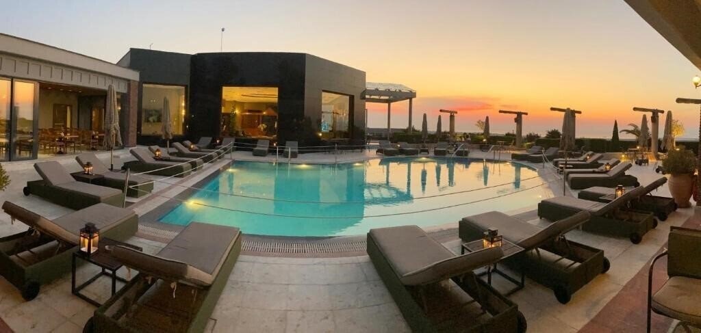 Отель Royal Hotel 4*