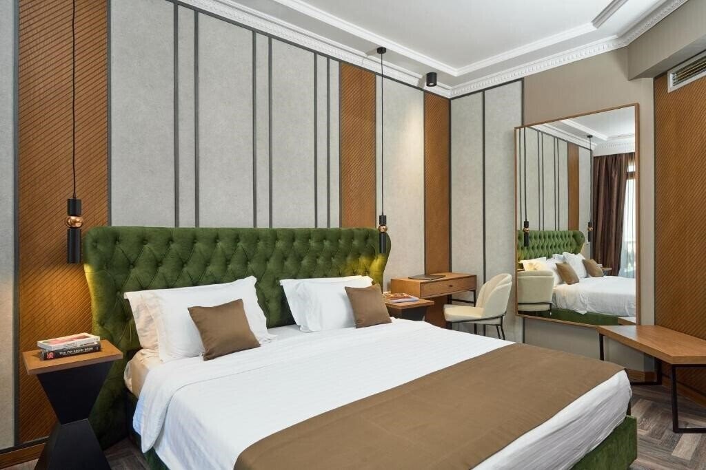 Фото Royal Hotel 4*