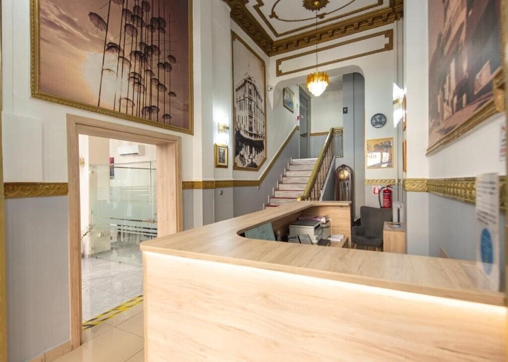 Фото Nea Metropolis Hotel 3*