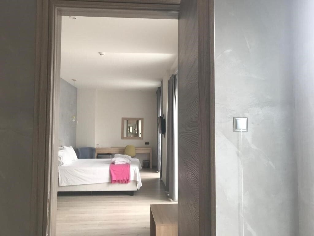 Фотографія Superior One Boutique Hotel + 3*