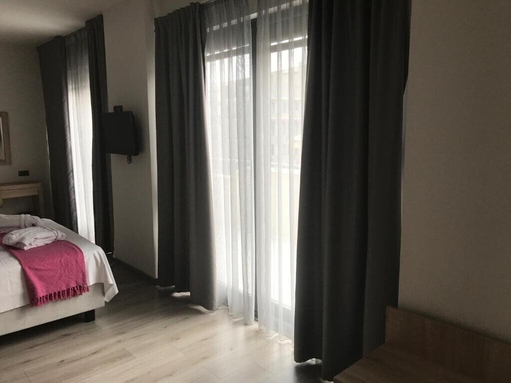 Фото Superior One Boutique Hotel + 3*