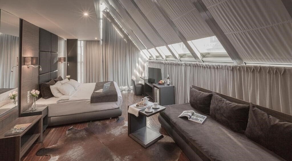 Фотографія Diamond Suites 4*