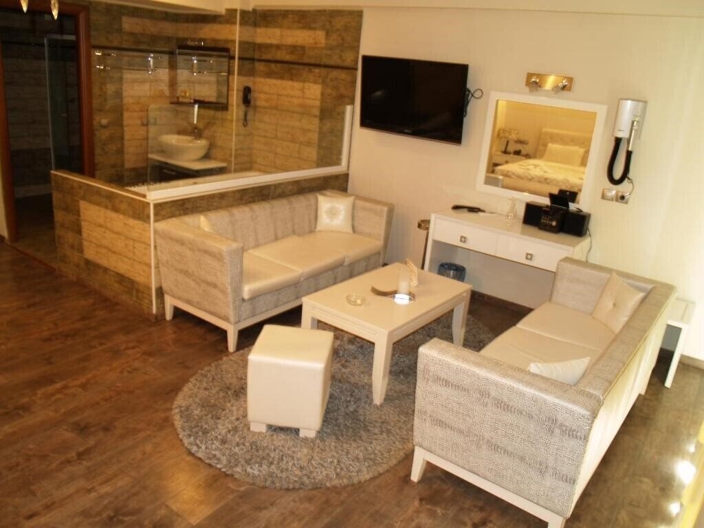 Фотографія Kornilios Palace Thessaloniki 4*