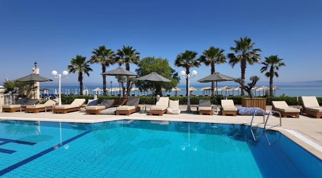 Готель Eona Beach Resort by Greek Pride 5*