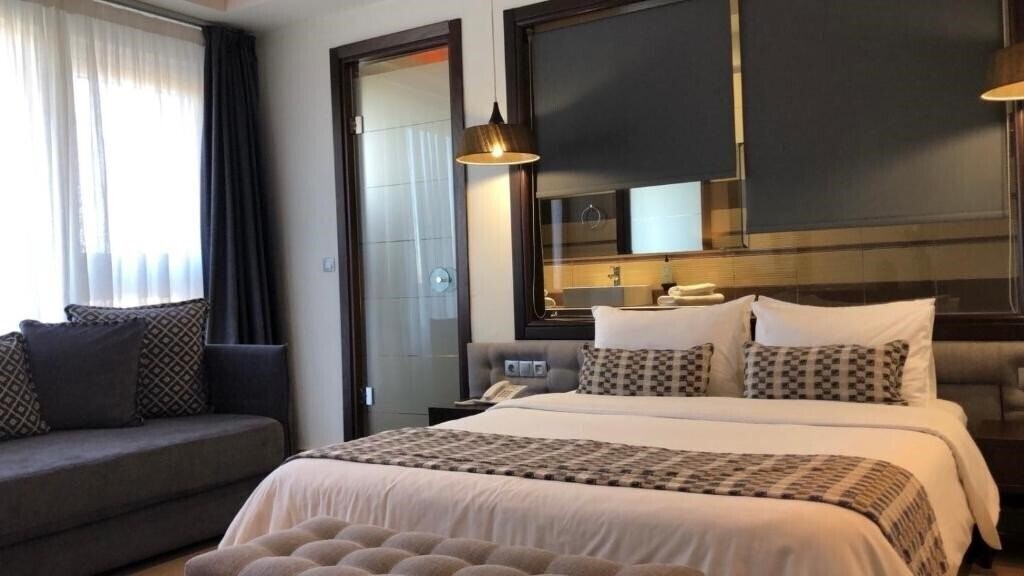 Фото Maison Hotel 3*