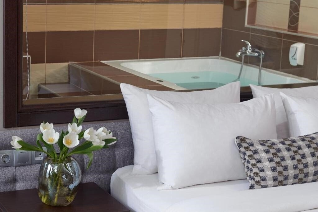 Фотографія Maison Hotel 3*