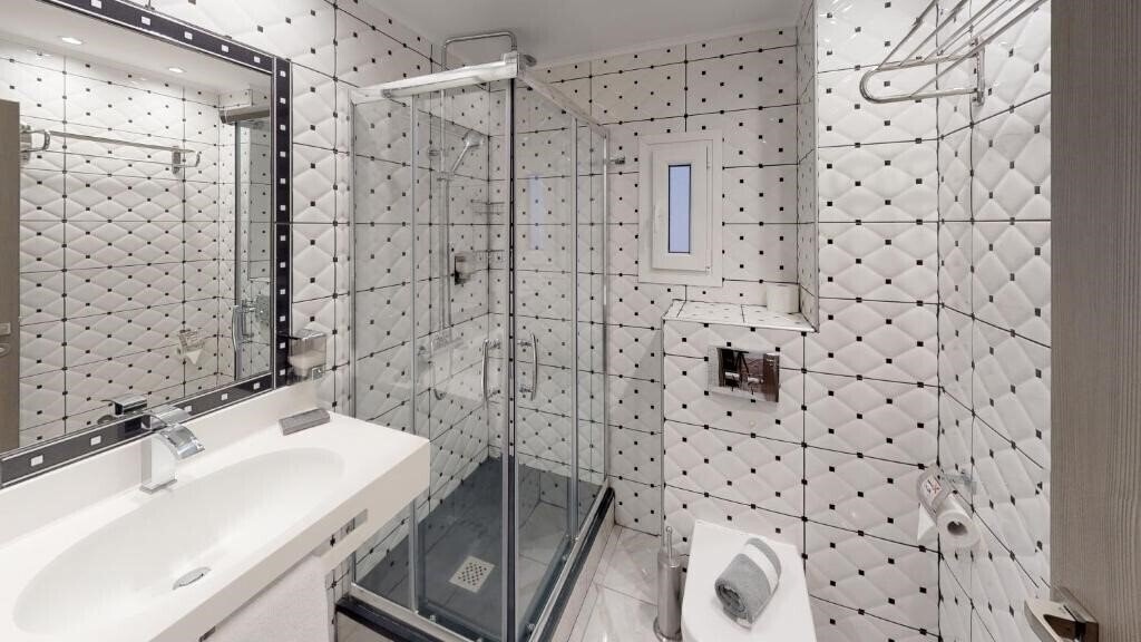 Фотографія Luxury Living Apartments 4*