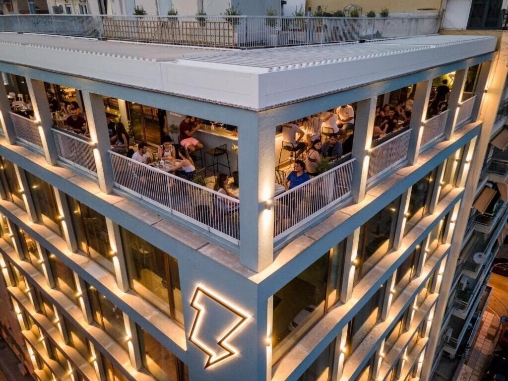 Готель Zeus is Loose Hostel 3*