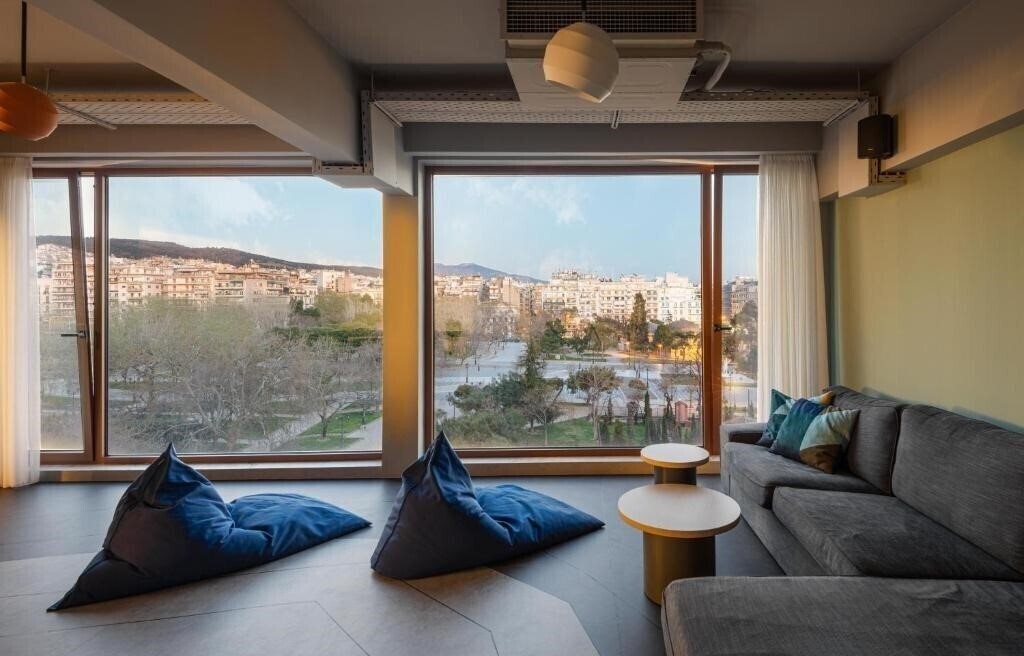 Картинка Zeus is Loose Hostel 3*