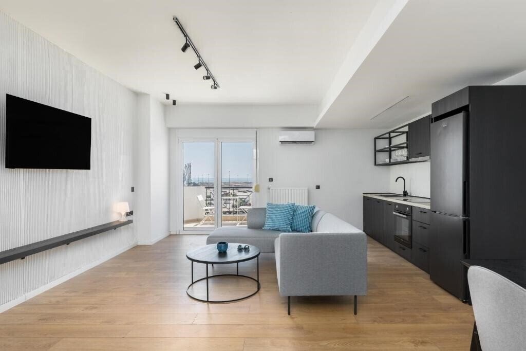 Готель Celine Apartments by Halu! 2*