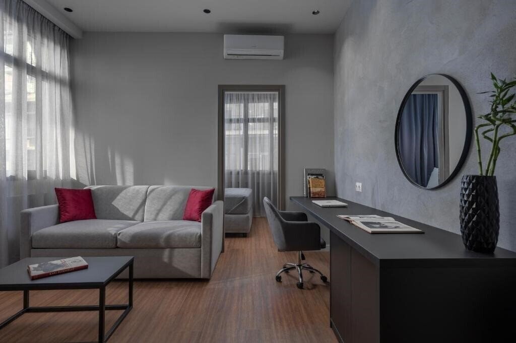 Фото Hebrard Industrial Suites 3*
