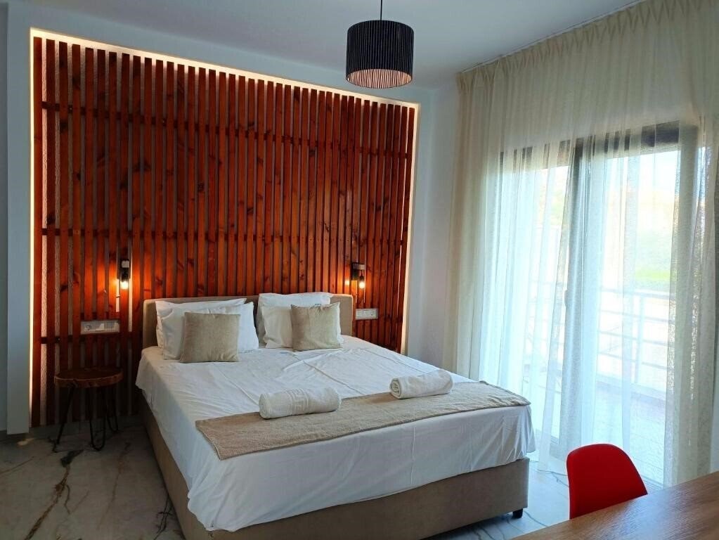 Картинка Salonikiou Beach Deluxe Apartments 3*