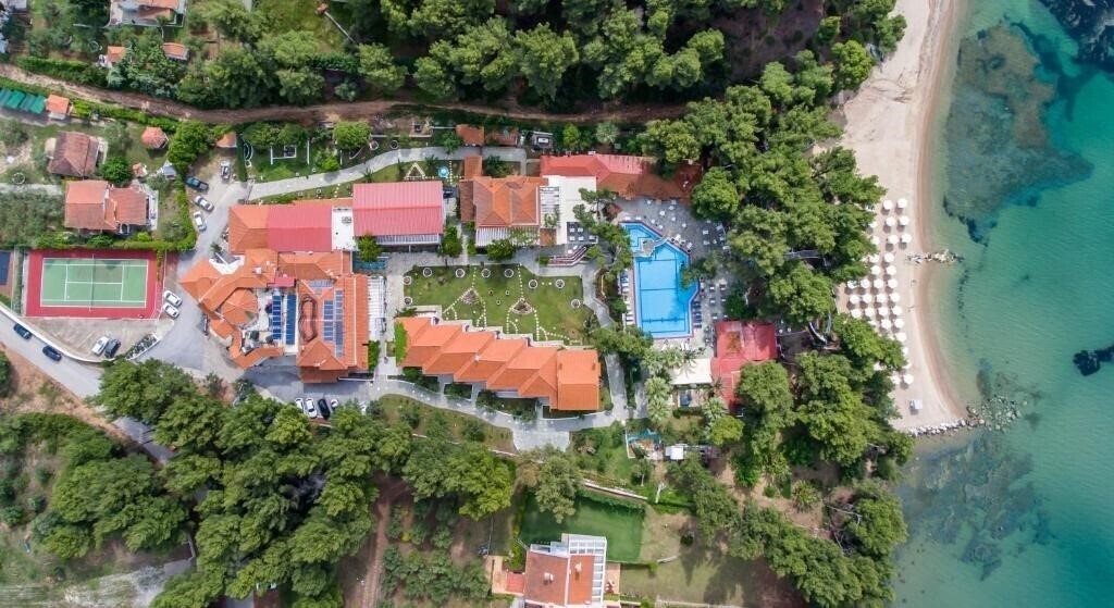 Готель Porfi Beach 3*