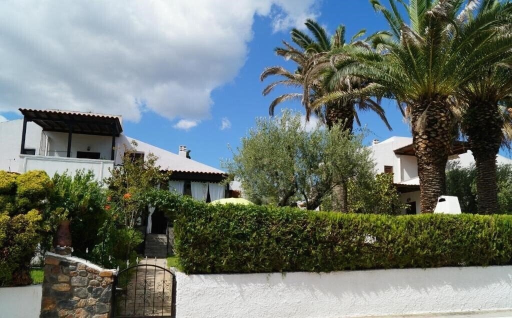 Отель Trikorfo Beach Maisonettes Apartments апартаменты