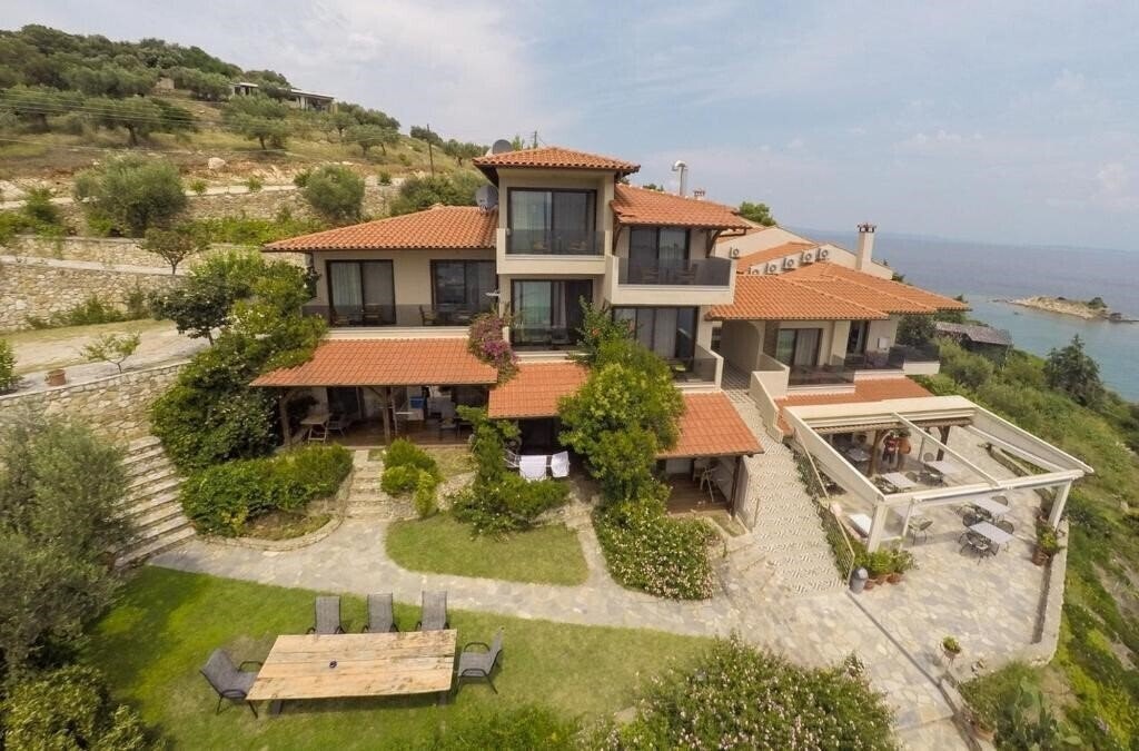 Отель Thalassokipos Sea View Studios & Suites 2*
