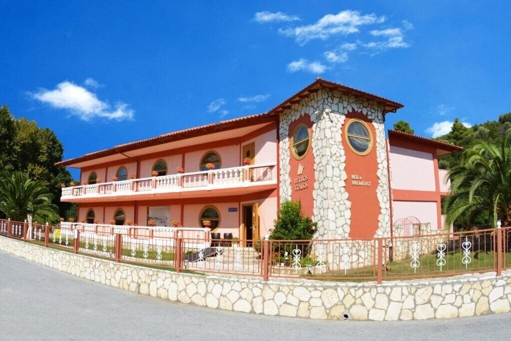 Отель Petros Italos Bed & Breakfast Апартаменты апартаменты