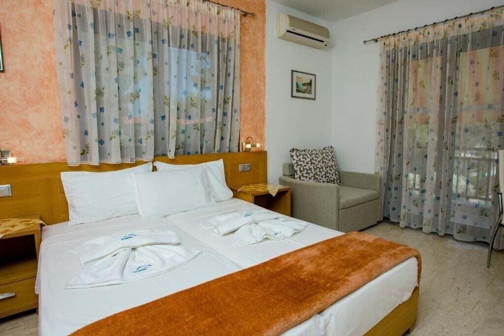 Отель Maik Apartments 2*