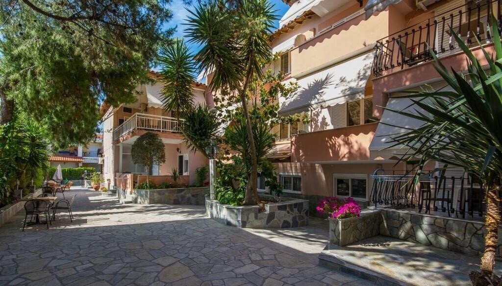 Фото Jolandas House Apartments 3*