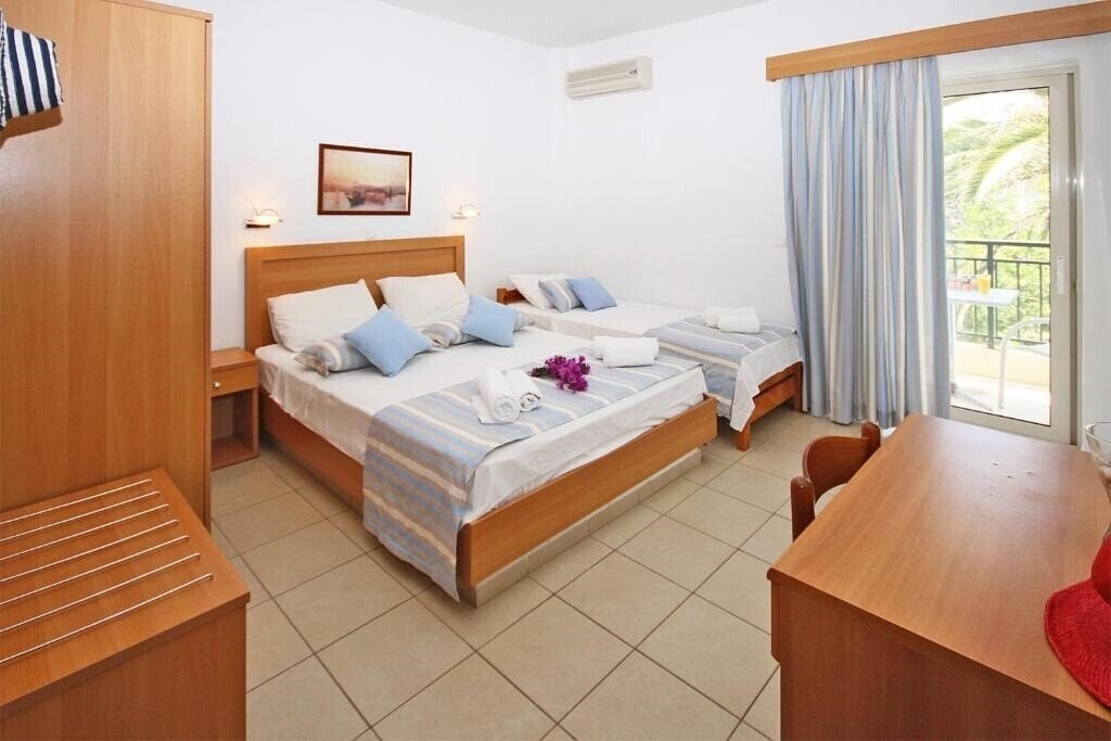 Готель Miramare Bungalows 2*