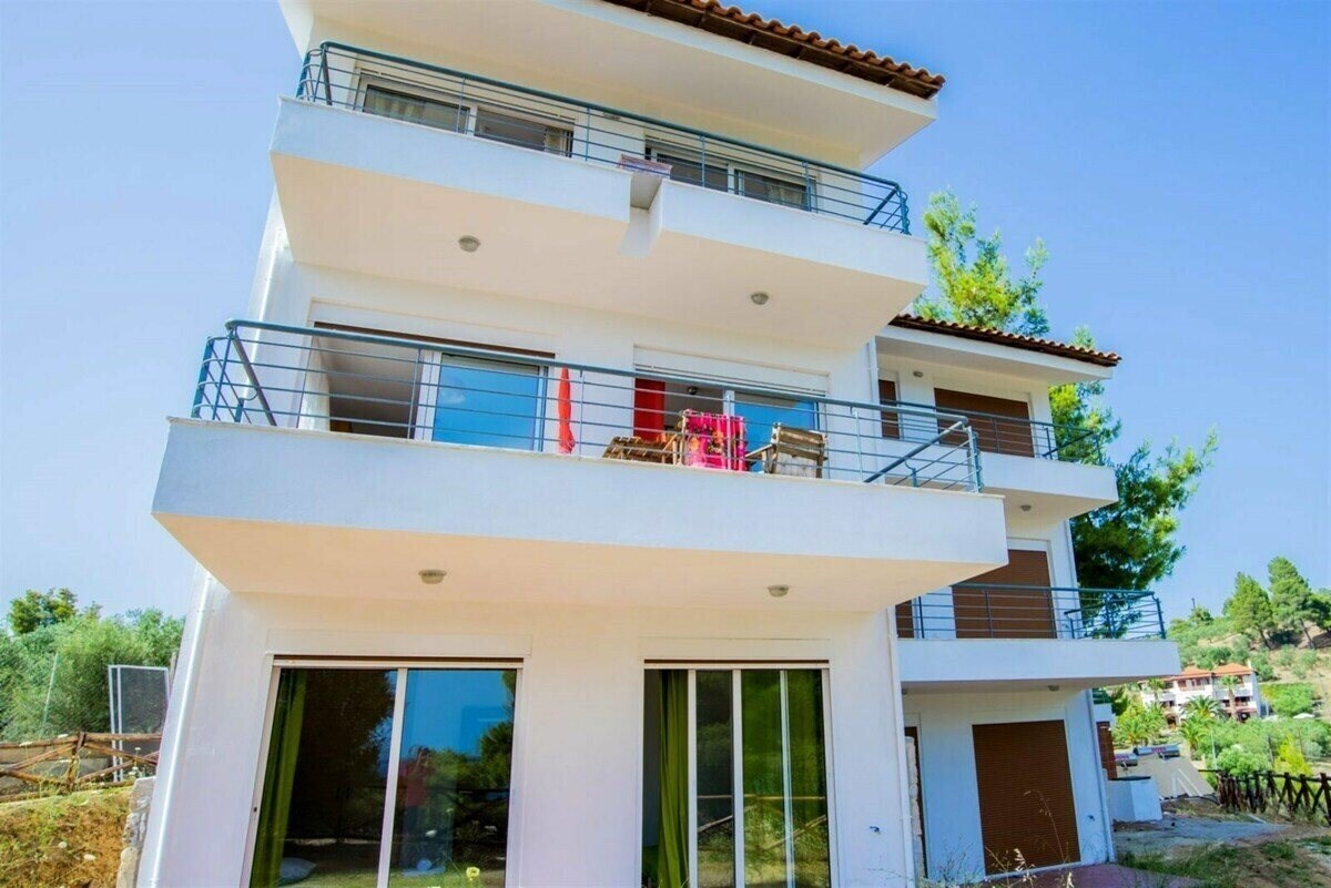 Готель Maresi Homes 1*