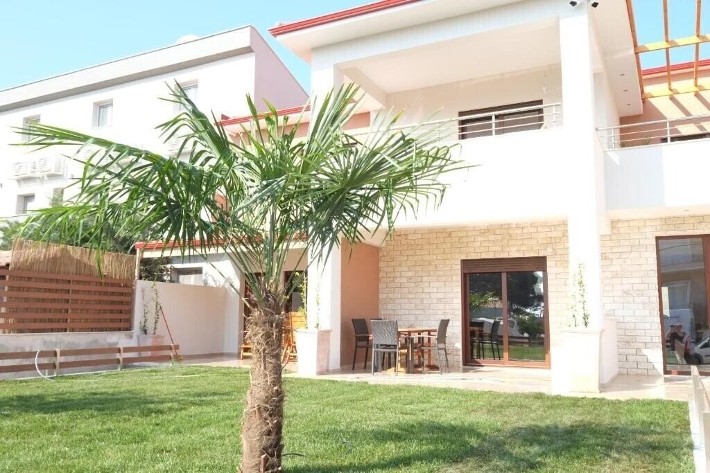 Готель Villa Valerie Apartments апартаменты