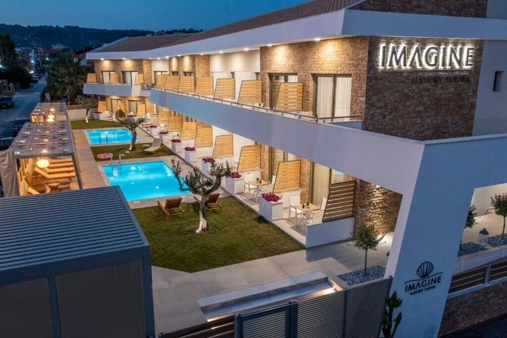 Отель Imagine Luxury Suites 5*