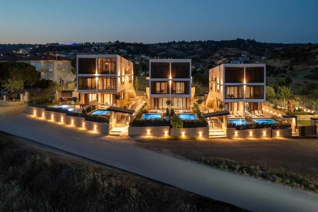 Отель Anore Luxury Suites 4*
