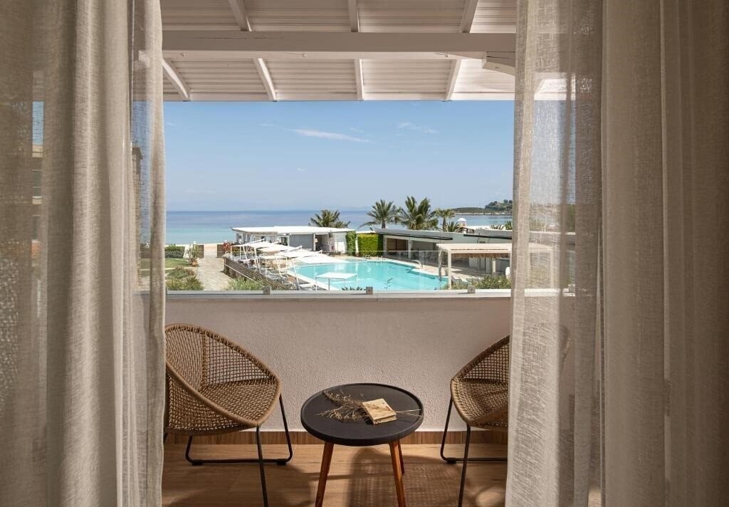 Картинка Antigoni Seaside Resort 4*