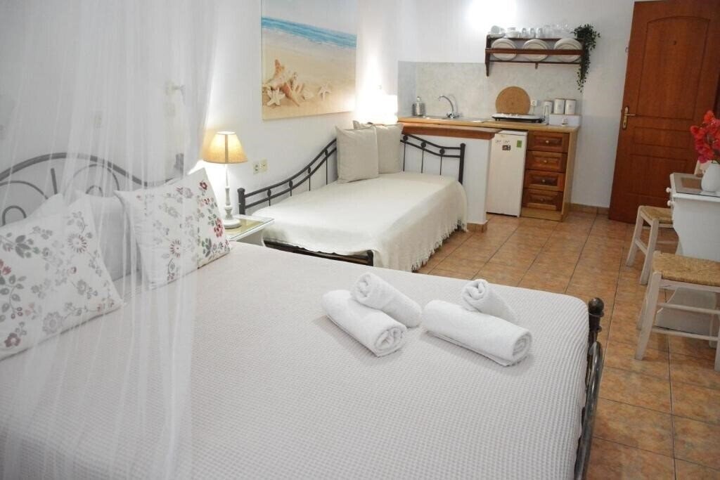 Отель Stefanos Katsaros Studios 4*