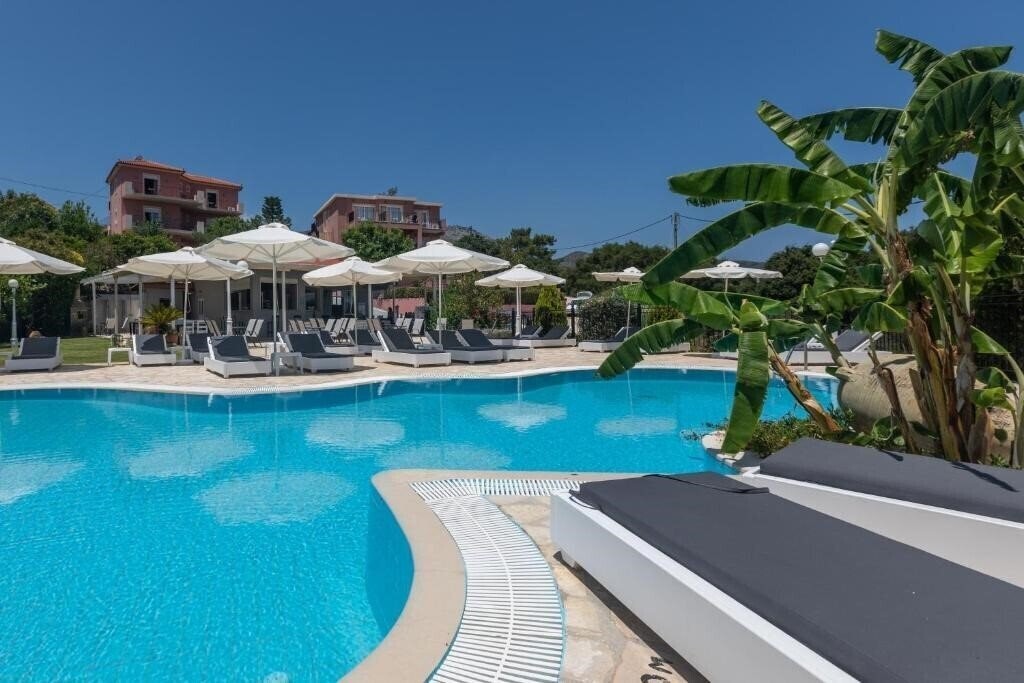 Готель Pelagos Apartments 3*