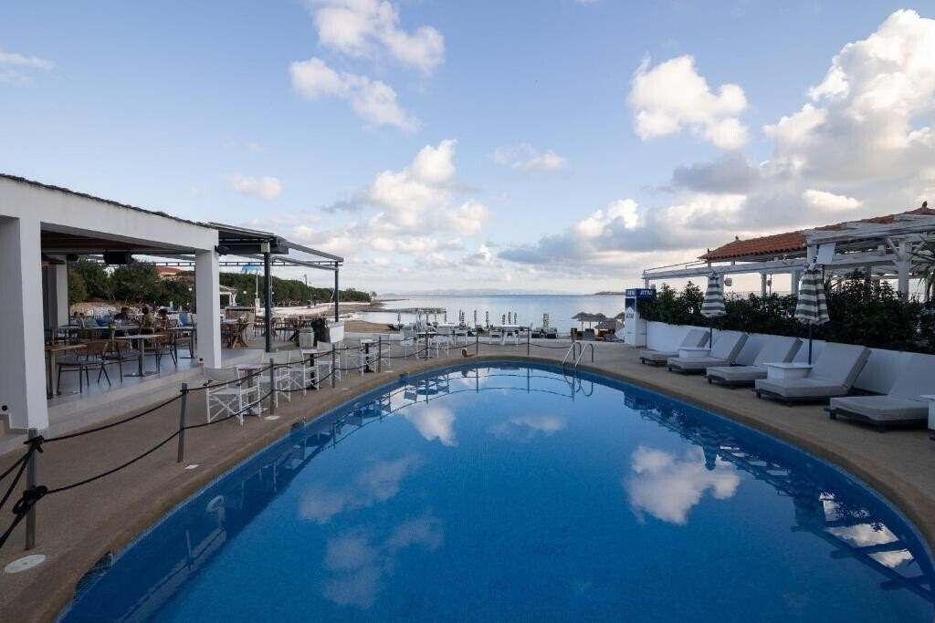 Отель Oasis Hotel 3*