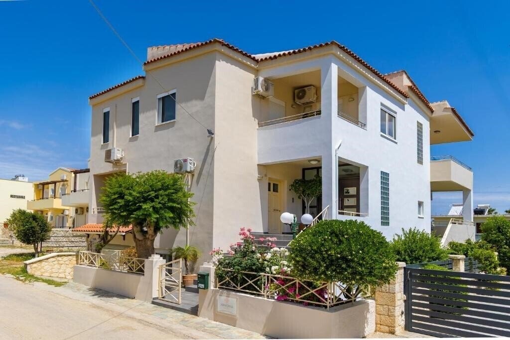 Отель Armonia Apartments 3*