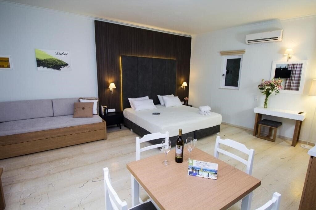 Отель Elia Stalos Apartments 3*
